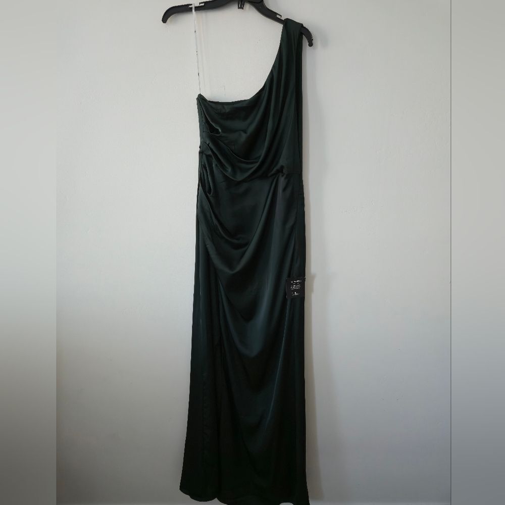 Lulus Dreaming of Elegance Emerald Satin One-Shoulder Maxi Dress Large NWT
